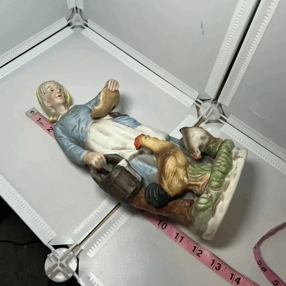 Vintage Homco Woman Farmer Chicken Eggs #1434 Bisque Porcelain Figurine - Picture 7 of 7